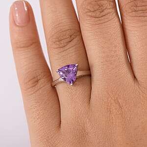 Certified & Appraised AAA Luxuriant Lab Grown Purple Sapphire 3.90 ctw Solitaire Ring in 10K White Gold (Size 10.0)