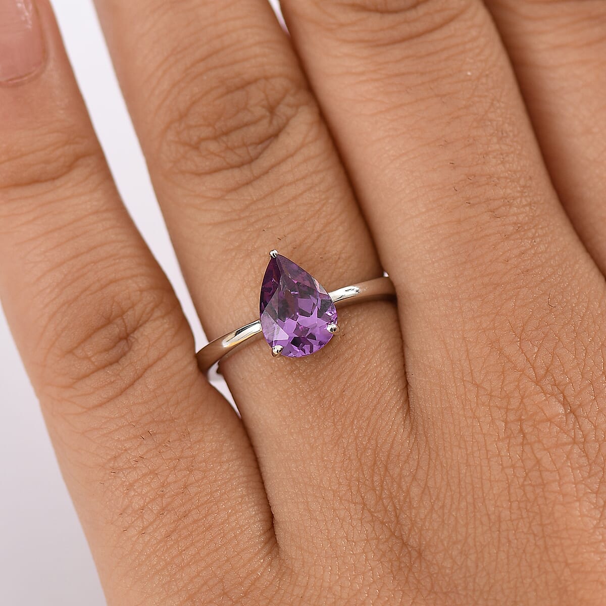 Certified & Appraised AAA Luxuriant Lab Grown Purple Sapphire 2.73 ctw Solitaire Ring in 10K White Gold (Size 6.0) image number 2