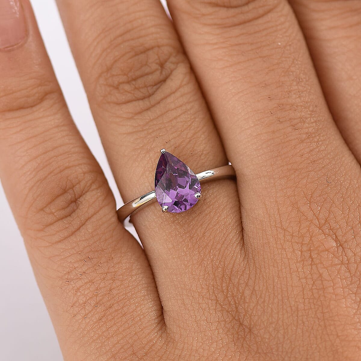 Certified & Appraised 10K White Gold AAA Luxuriant Lab Grown Color Change Sapphire Solitaire Ring (Size 7.5) 2.73 ctw image number 2