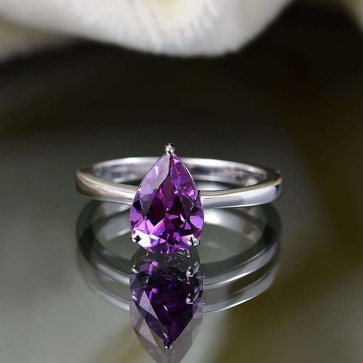 Certified & Appraised AAA Luxuriant Lab Grown Purple Sapphire 2.73 ctw Solitaire Ring in 10K White Gold (Size 8.0) image number 1