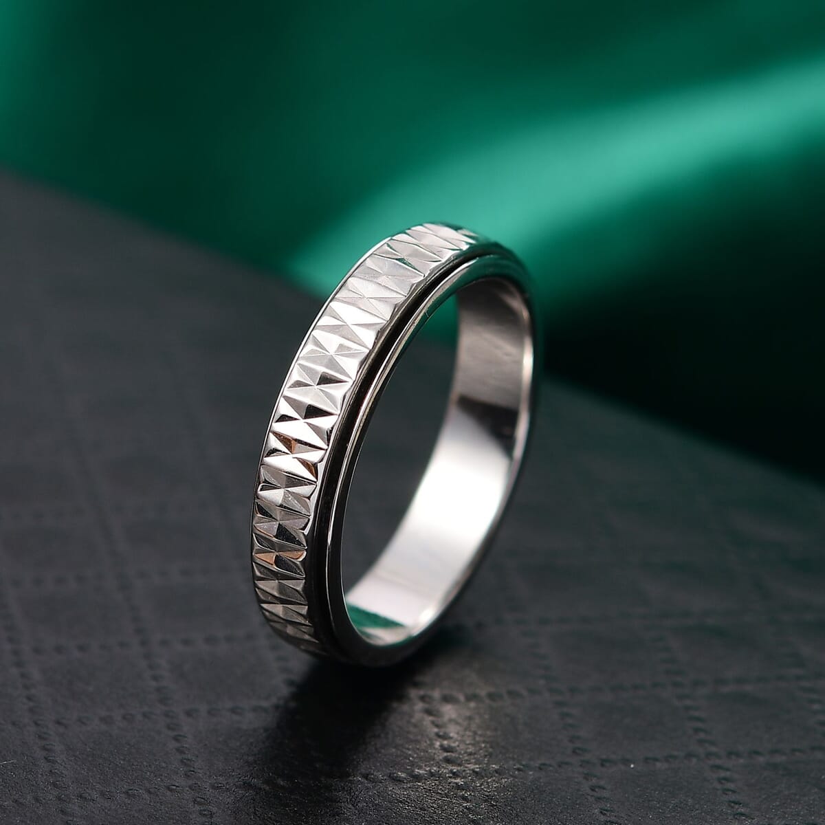 Rhapsody Diamond Cut Spinner Band Ring in 950 Platinum (Size 8.0) 6.37 Grams image number 1