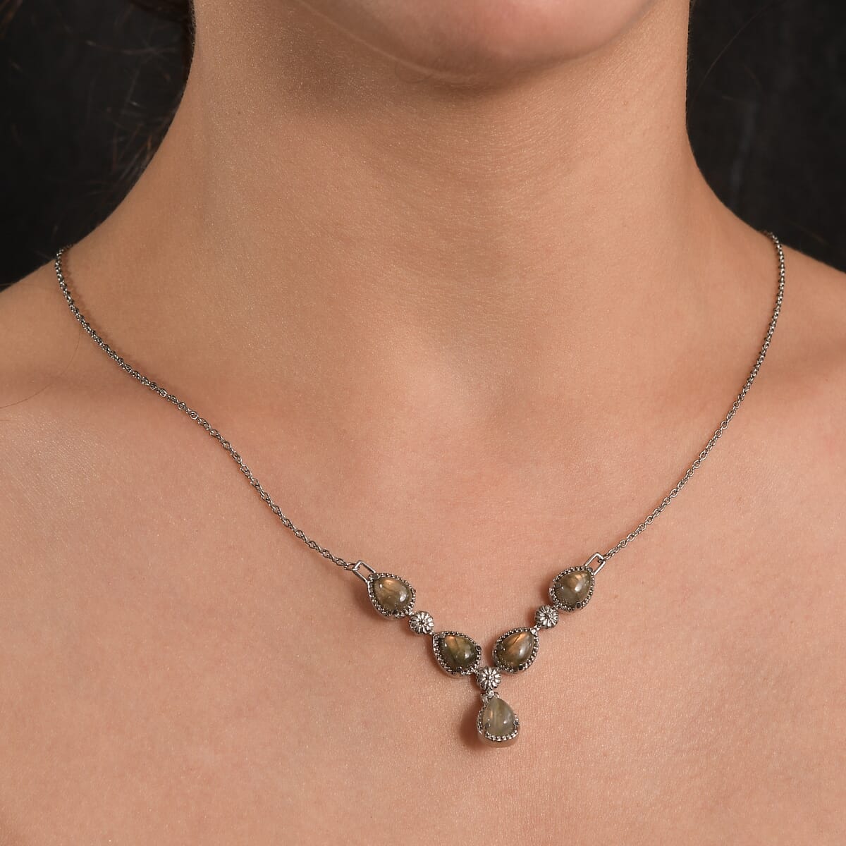Malagasy Labradorite 7.15 ctw Necklace in Stainless Steel 18 Inches image number 2