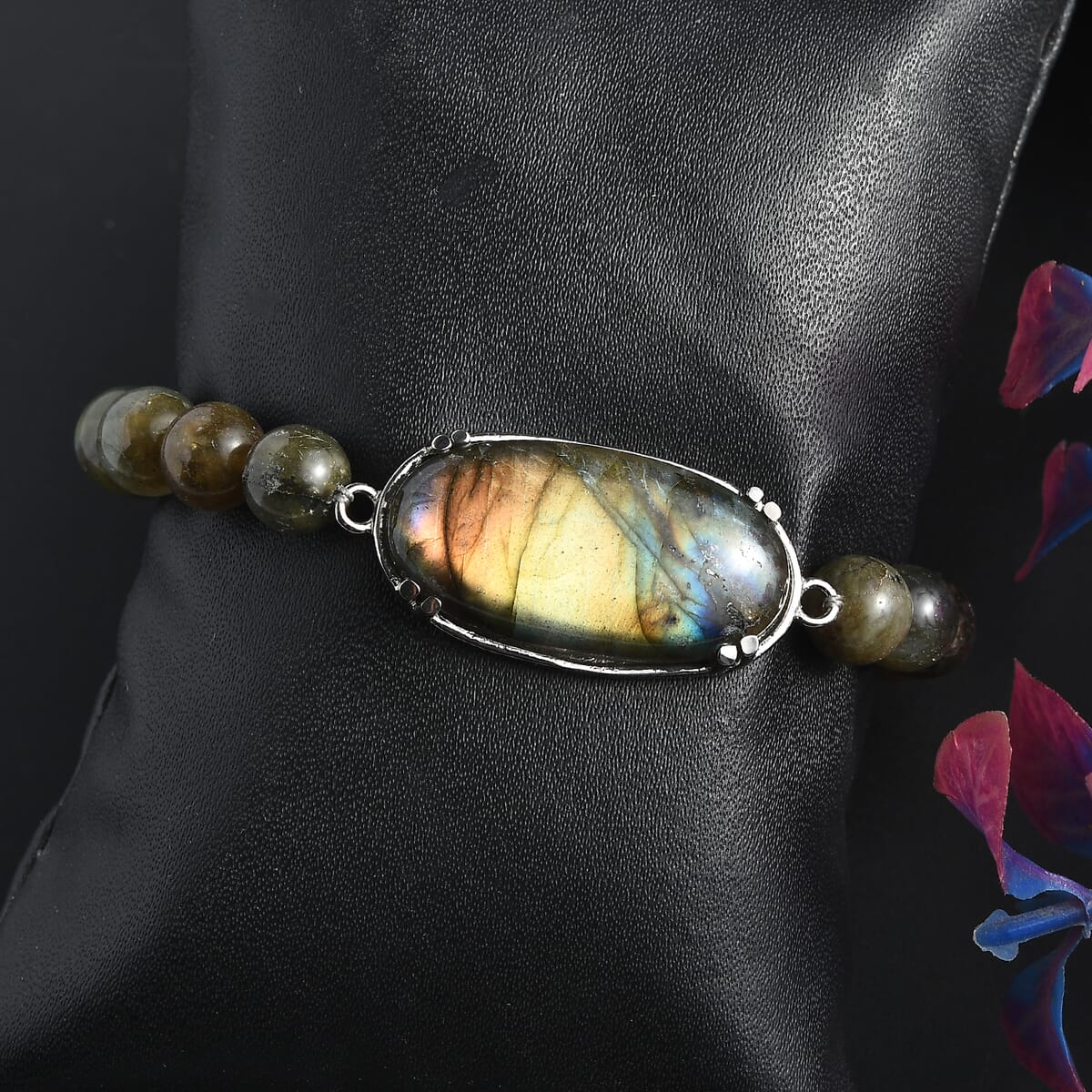 Malagasy Labradorite 70.50 ctw Bracelet in Stainless Steel image number 1