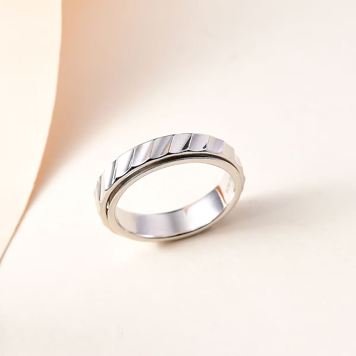 Diamond-cut Band Ring in Rhodium Over Sterling Silver (Size 10.5) 3.20 Grams image number 1