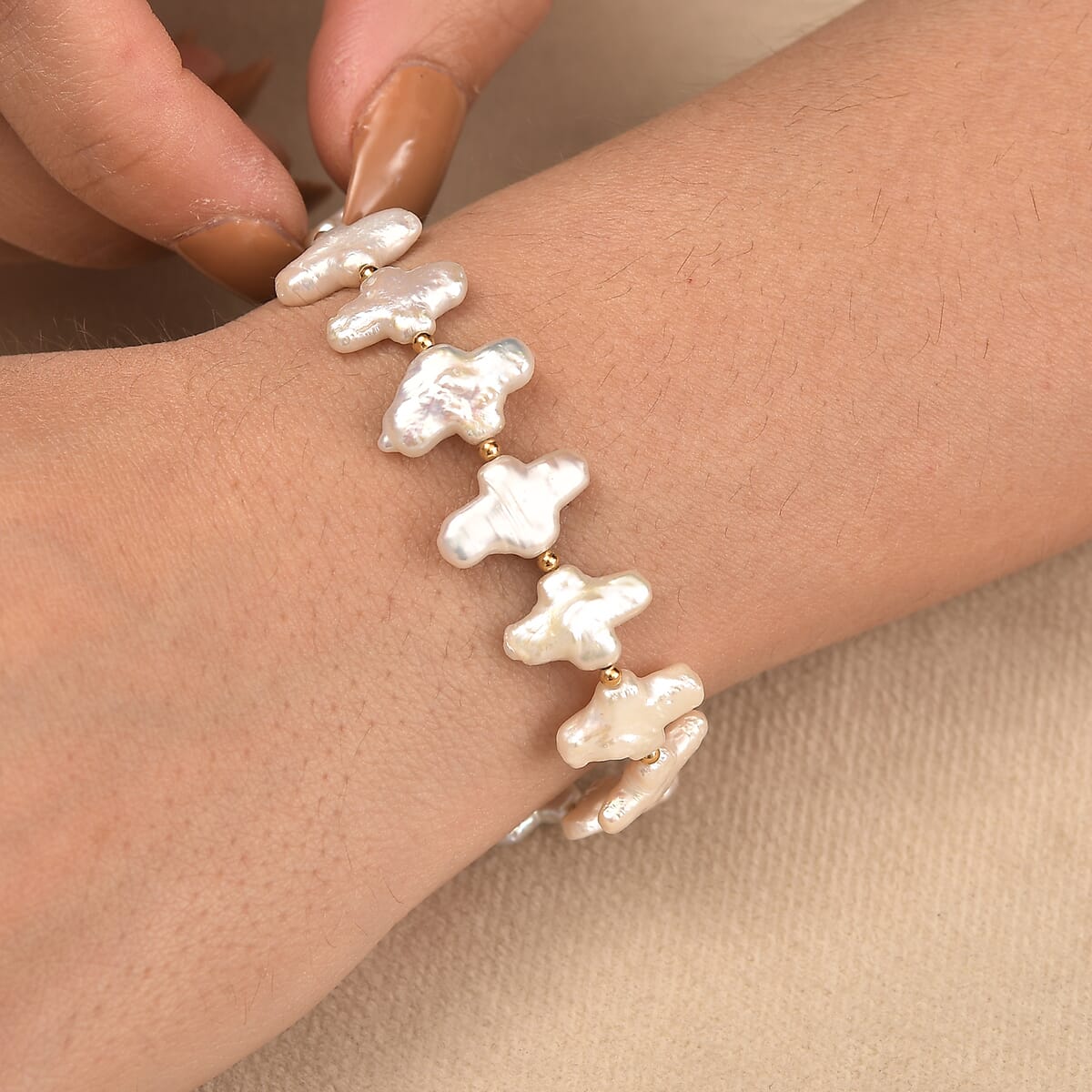 White Freshwater Pearl Bracelet in 18K Vermeil Yellow Gold Over Sterling Silver (7.25 In) image number 2