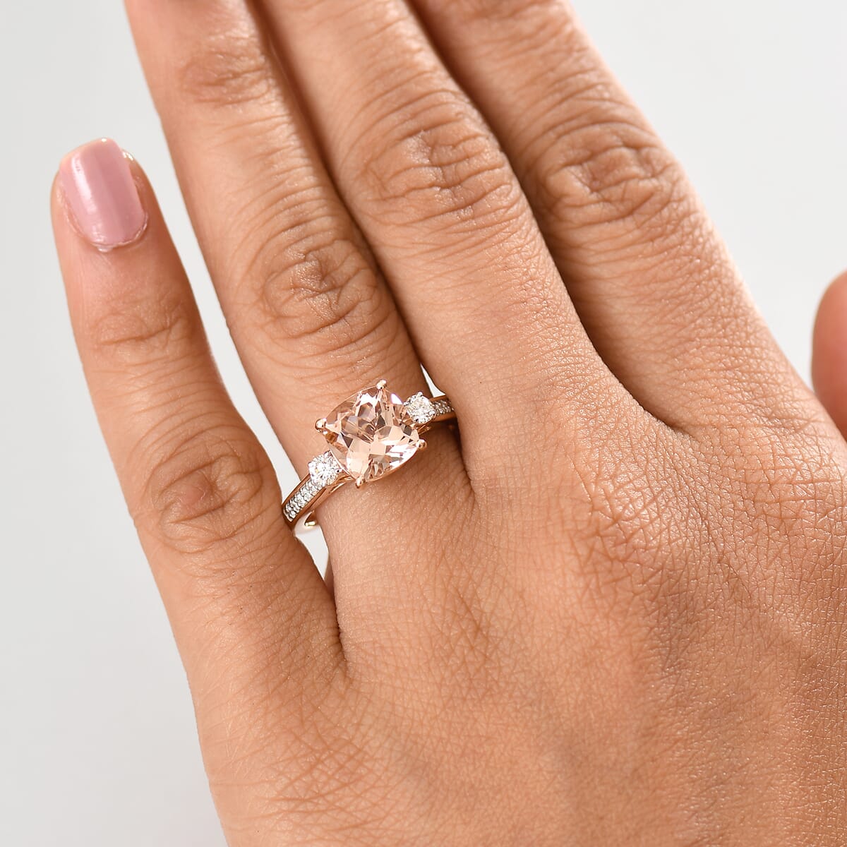 Certified & Appraised Luxoro AAA Marropino Morganite and G-H I2 Diamond 3.06 ctw Ring in 10K Rose Gold (Size 10.0) (Del. in 10-15 Days) image number 2