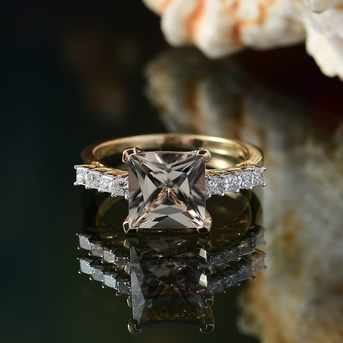 Certified & Appraised Luxoro AAA Turkizite and G-H I2 Diamond 4.74 ctw Ring in 14K Yellow Gold (Size 10.0) (Del. in 10-15 Days) image number 1
