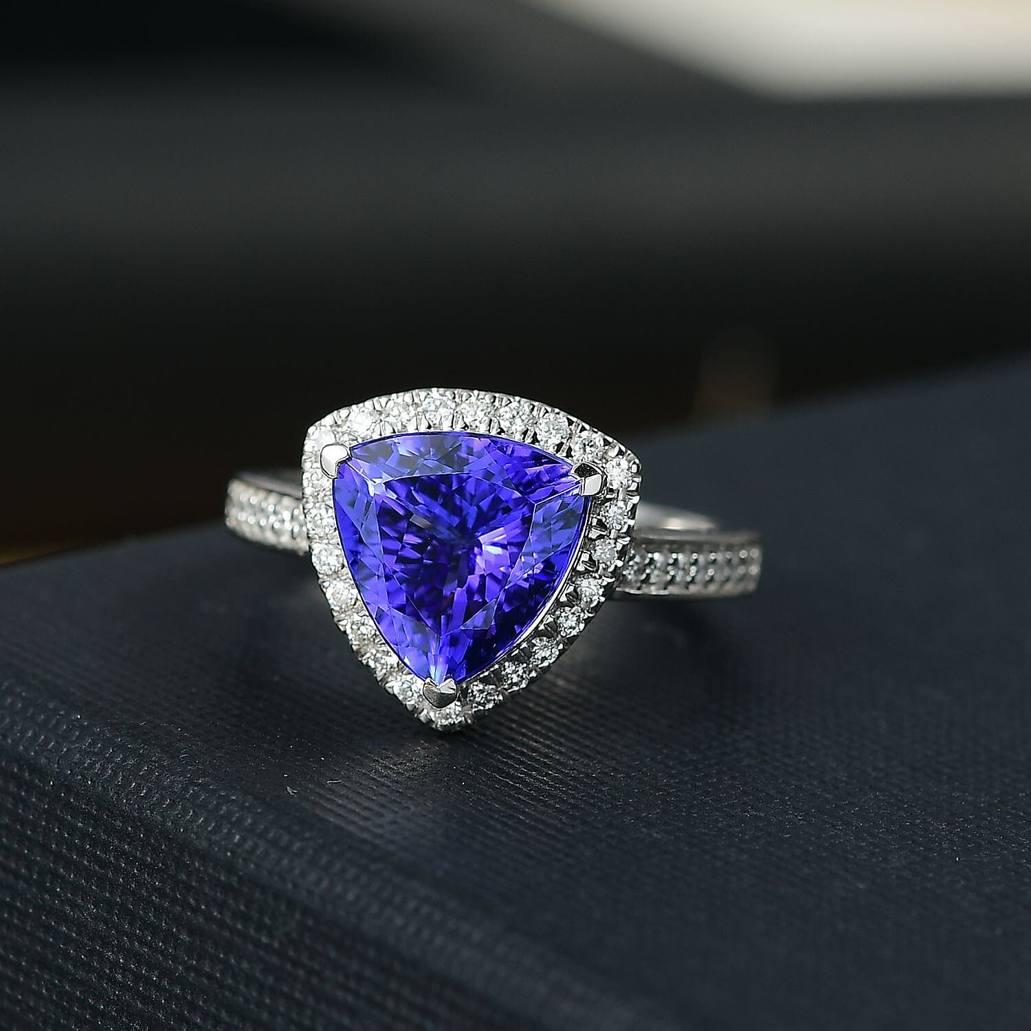 Certified & Appraised Rhapsody AAAA Tanzanite and E-F VS Diamond 4.22 ctw Ring in 950 Platinum 7.57 Grams