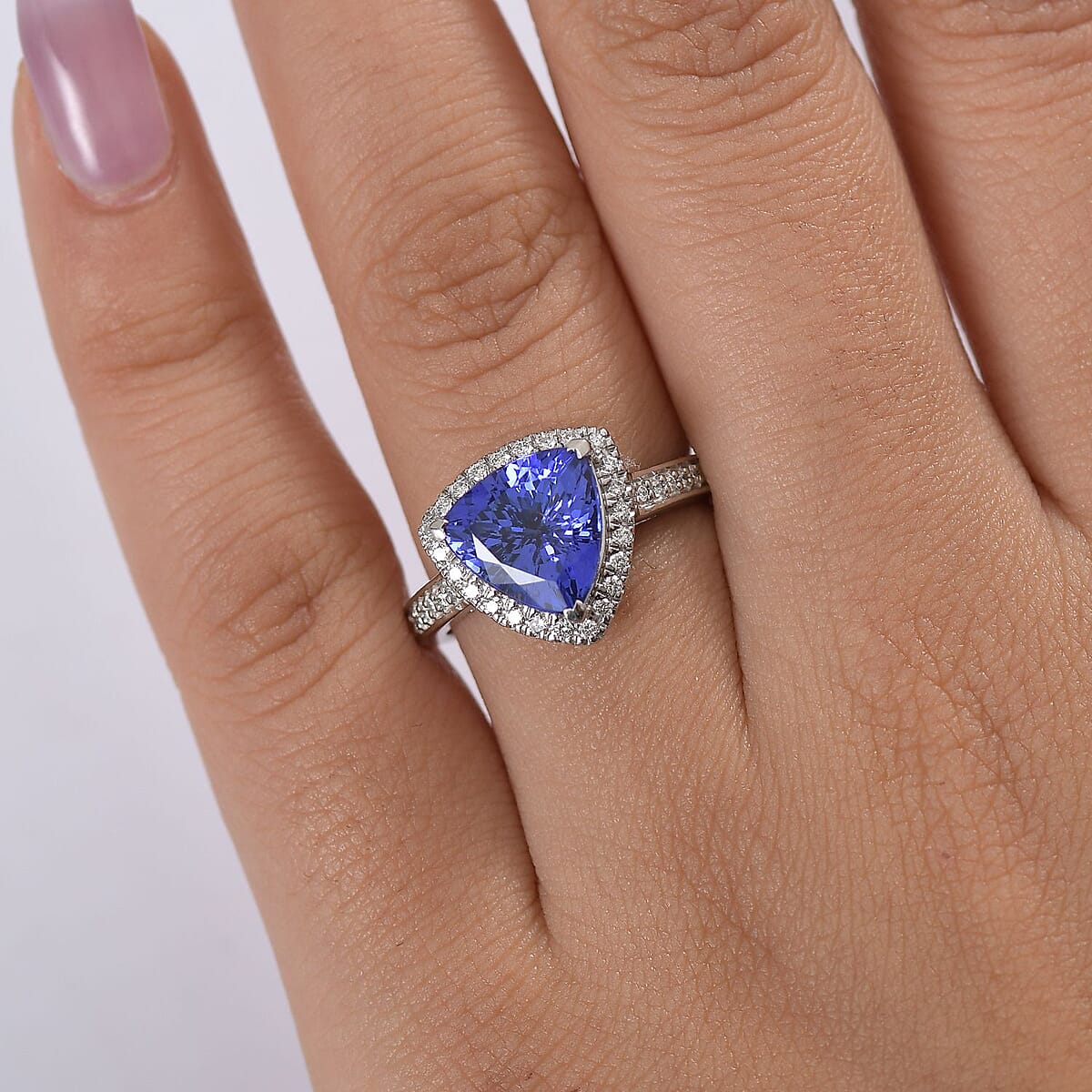 Certified & Appraised Rhapsody AAAA Tanzanite and E-F VS Diamond 4.22 ctw Ring in 950 Platinum (Size 7.0) 7.57 Grams image number 2