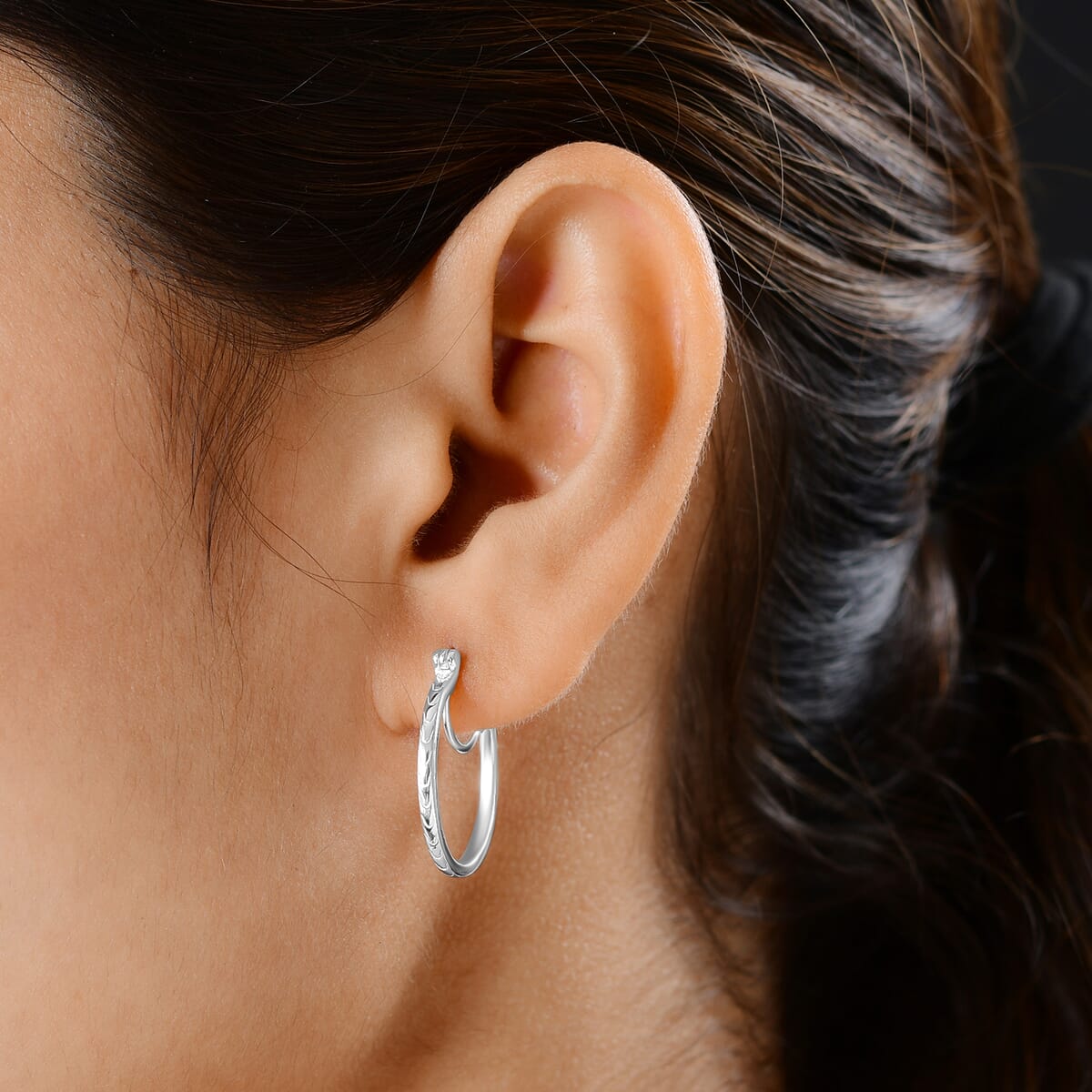Hoop Earrings in 10K White Gold 3 Grams image number 1