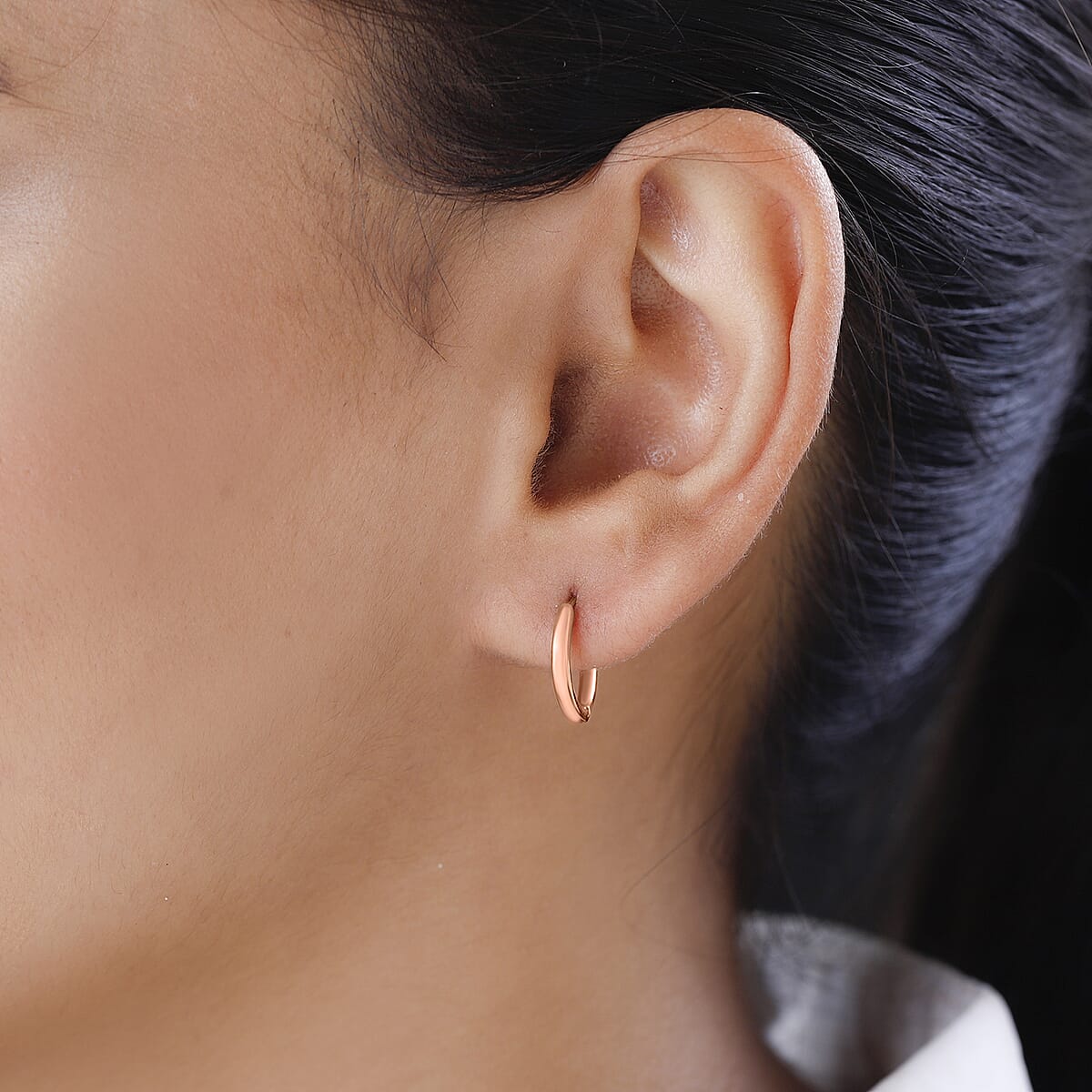 Hoop Earrings in 10K Rose Gold 3 Grams image number 1