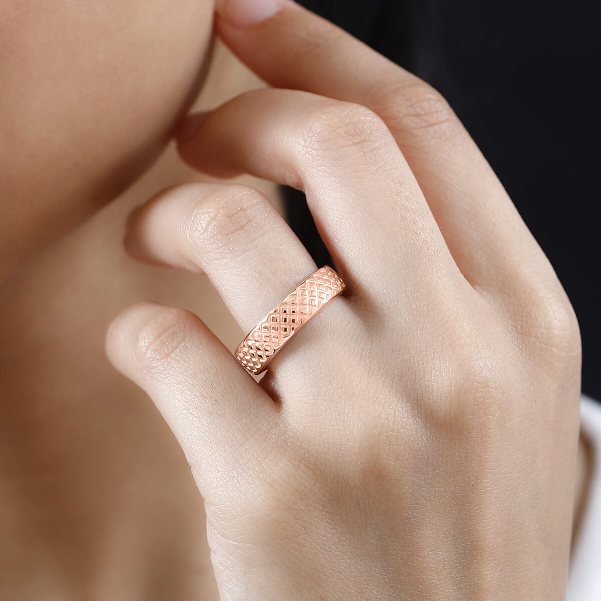 Diamond-cut Band Ring in 10K Rose Gold (Size 9.5) 5.50 Grams image number 1