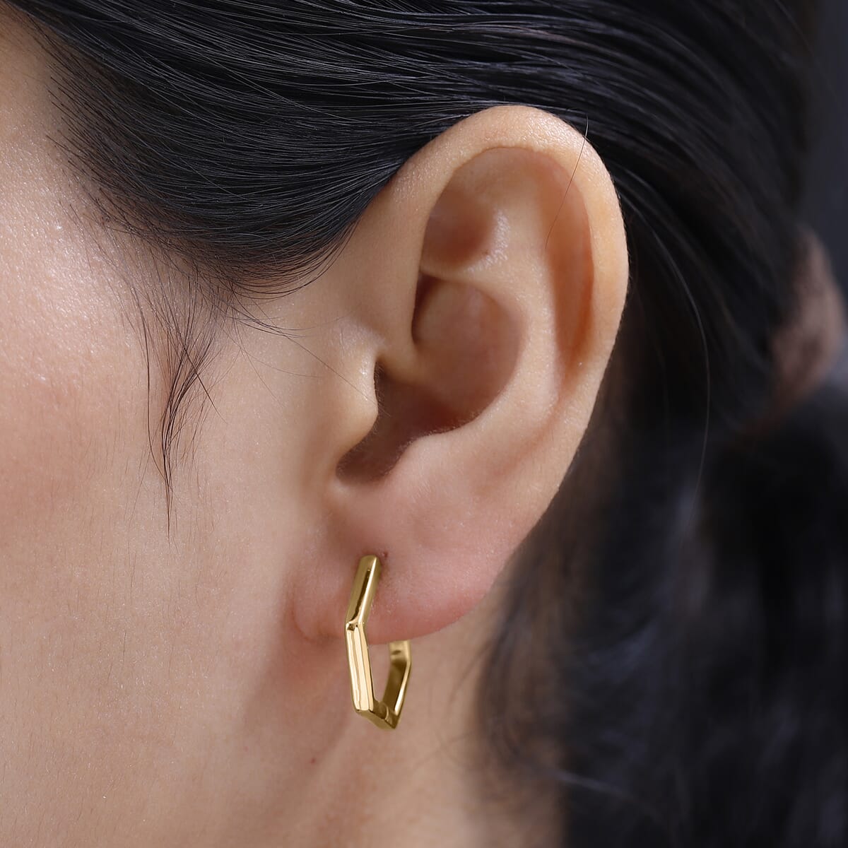 Hoop Earrings in 10K Yellow Gold 3.80 Grams image number 1