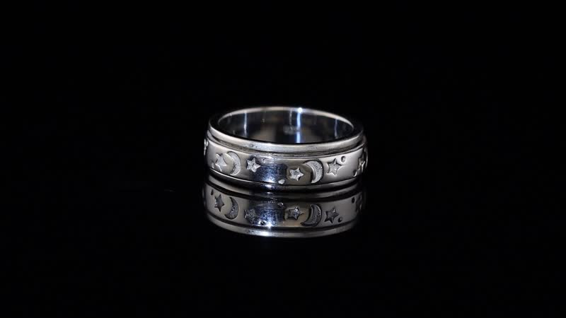 Platinum Over Sterling Silver Moon Star Spinner Band Ring (Size 5.0) (4.20 g)
