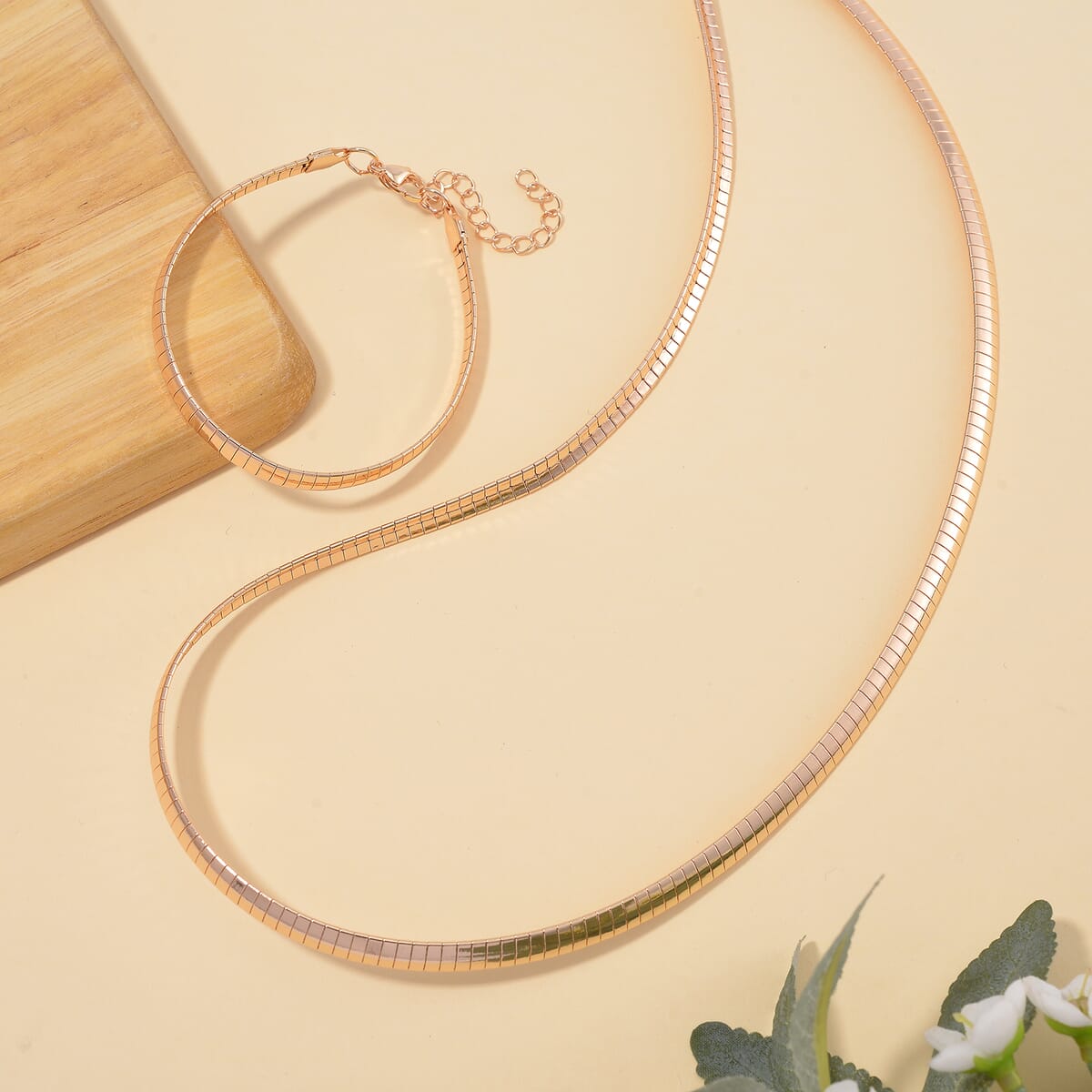 Omega Chain Necklace 24-26 Inches in ION Plated Rose Gold Stainless Steel image number 1