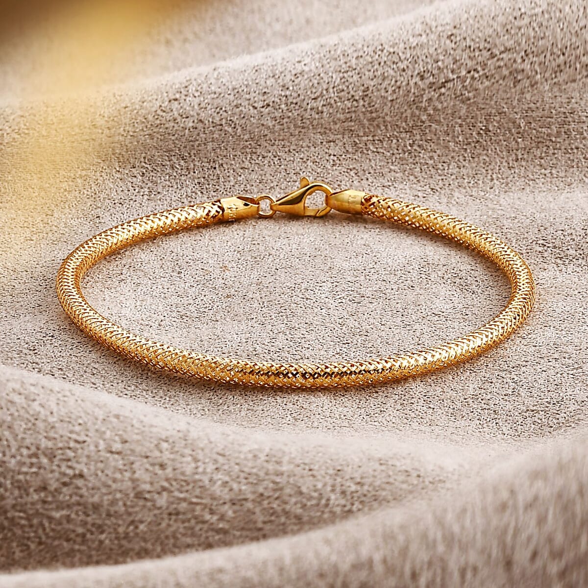 Snake Textured Bracelet in 10K Yellow Gold (7.25 In) 1.57 Grams image number 1