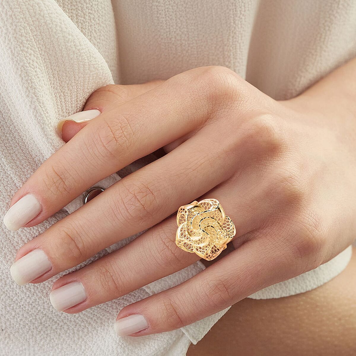 Blooming Flower Ring in 10K Yellow Gold (Size 10.0) 2.30 Grams image number 1