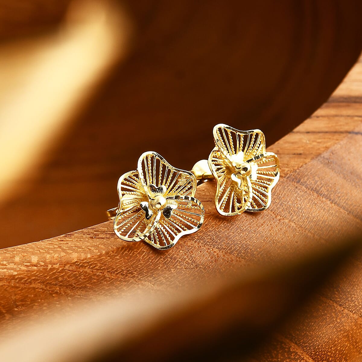 Blooming Flower Earrings in 10K Yellow Gold 1.40 Grams image number 1
