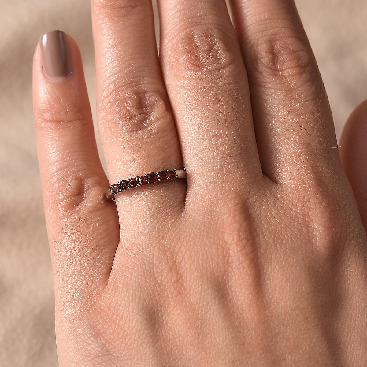 Anthill Garnet 0.35 ctw 7 Stone Ring in Stainless Steel (Size 6.0) image number 2