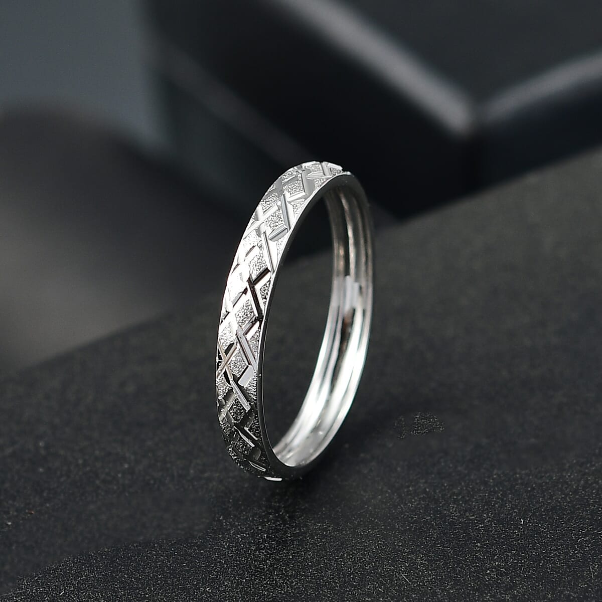 Diamond-cut Band Ring in 950 Platinum (Size 6.0) 2.50 Grams image number 1