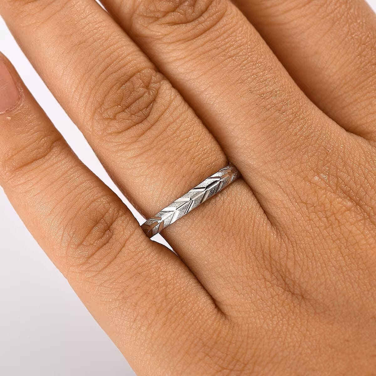 Cheveron Band Ring in 950 Platinum (Size 6.0) 2.50 Grams