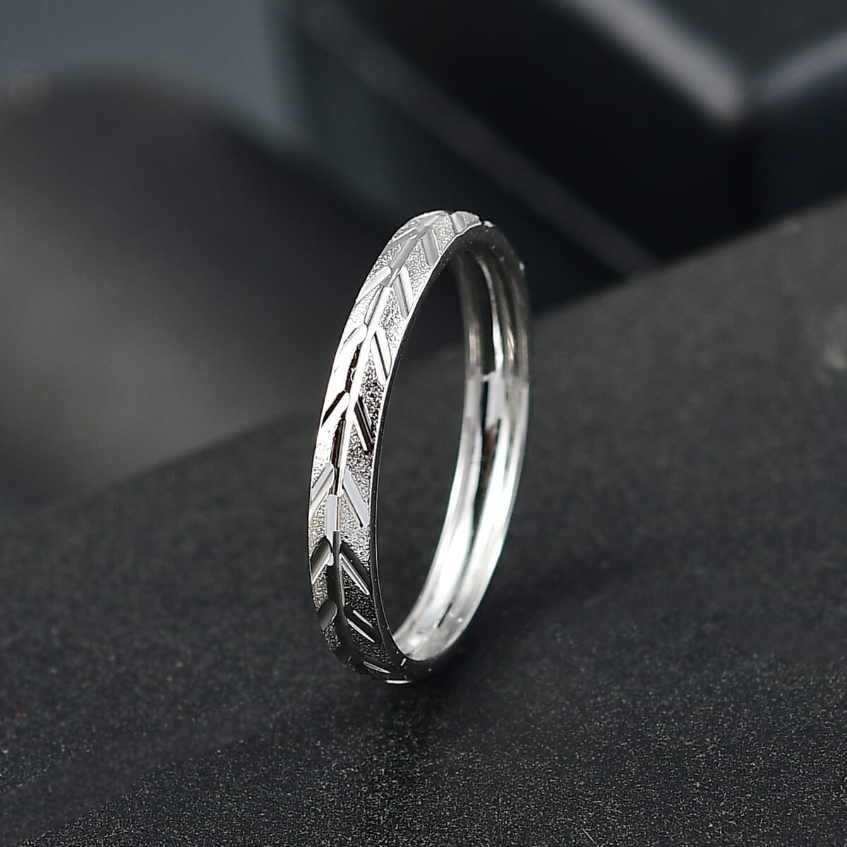 Band Ring in 950 Platinum 2.50 Grams image number 1