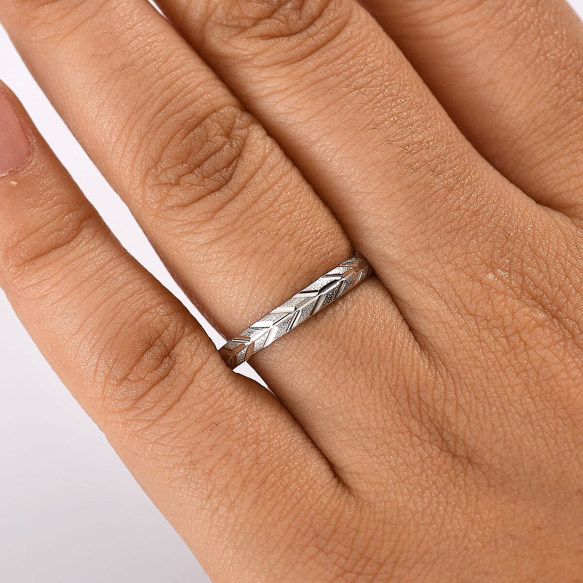 Cheveron Band Ring in 950 Platinum (Size 8.0) 2.50 Grams image number 2