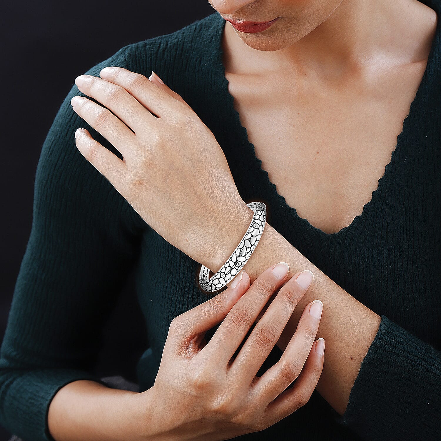Bali Legacy Sterling Silver Pebble Texture Cuff Bracelet (8.0 In) 33.09 Grams