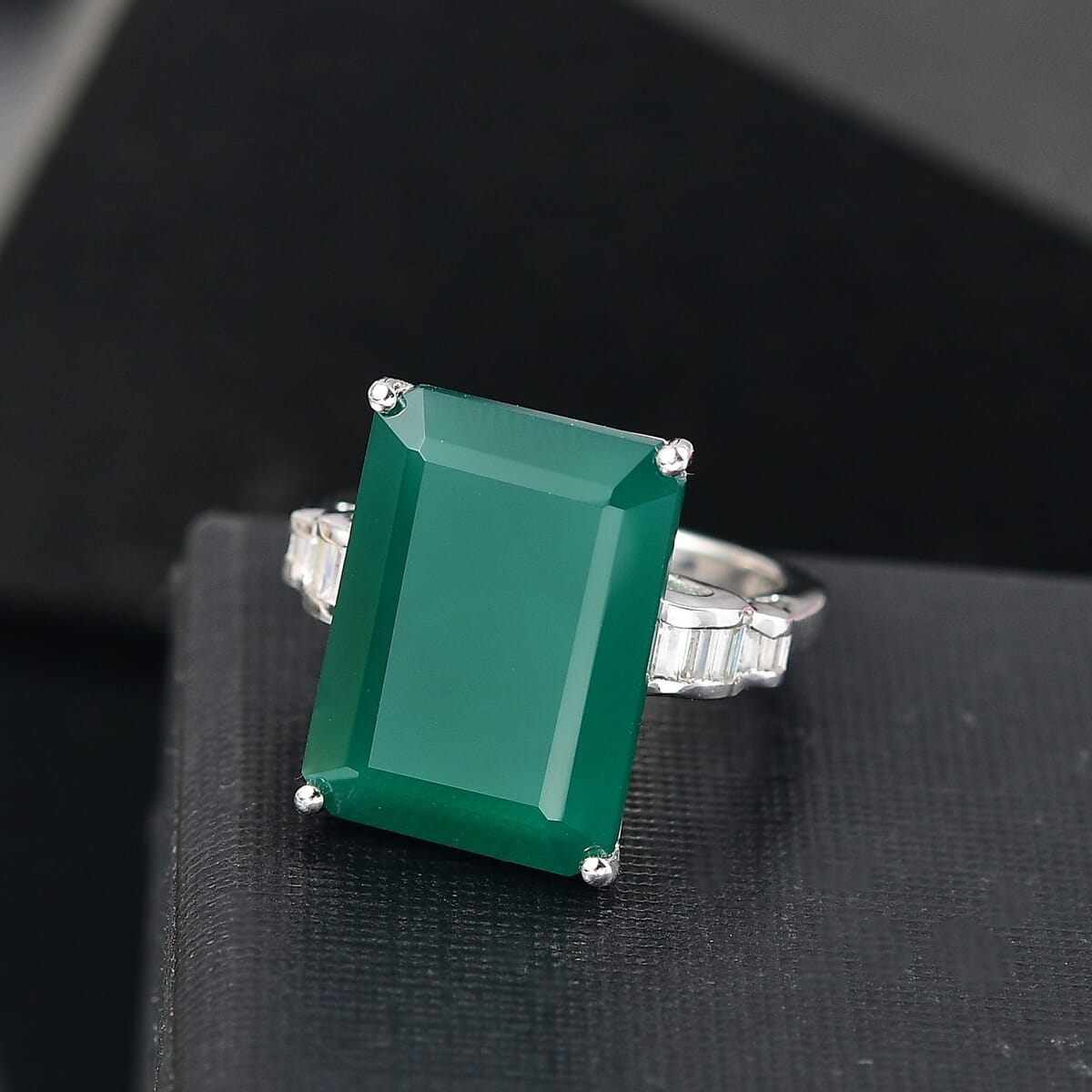 D'Joy Verde Onyx and Moissanite 13.15 ctw Art Deco Ring in Rhodium Over Sterling Silver (Size 9.0) image number 1