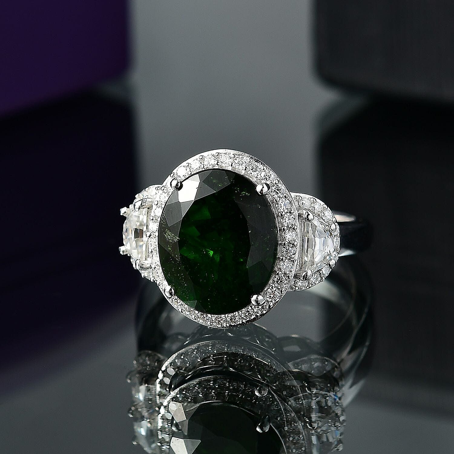 D'Joy Premium Chrome Diopside and Moissanite 5.90 ctw Starlight Ring in Rhodium Over Sterling Silver (Size 10.0)
