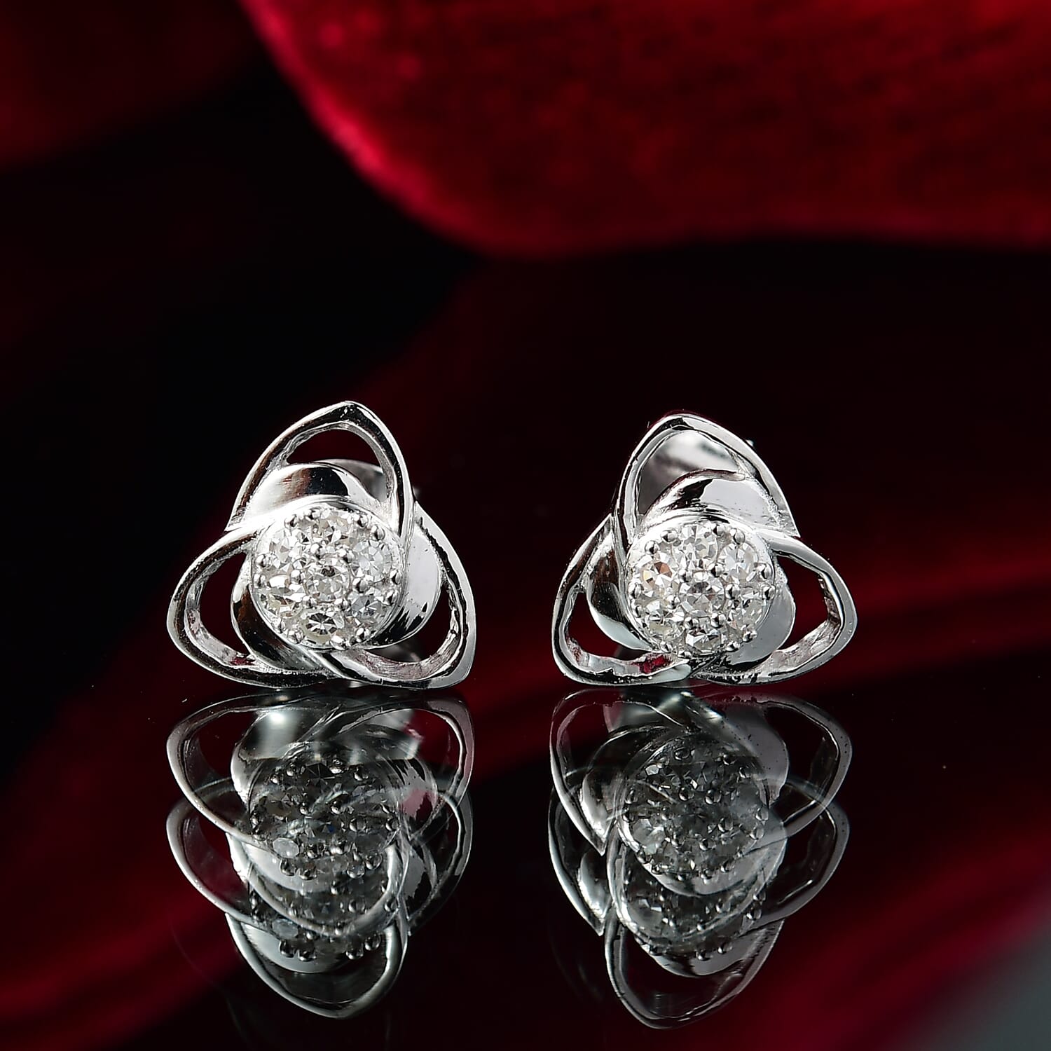Buy Luxuriant Lab Grown Diamond G-H SI 0.20 ctw Floral Stud