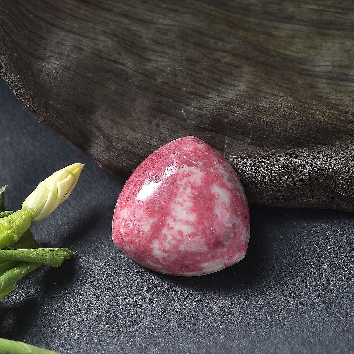 Norwegian Thulite (Trl 13 mm) 8.19 ctw Loose Gemstone image number 1