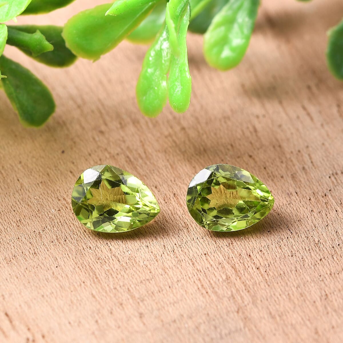 Set of 2 Peridot (Pear 9x7 mm) 3.02 ctw Loose Gemstone image number 1