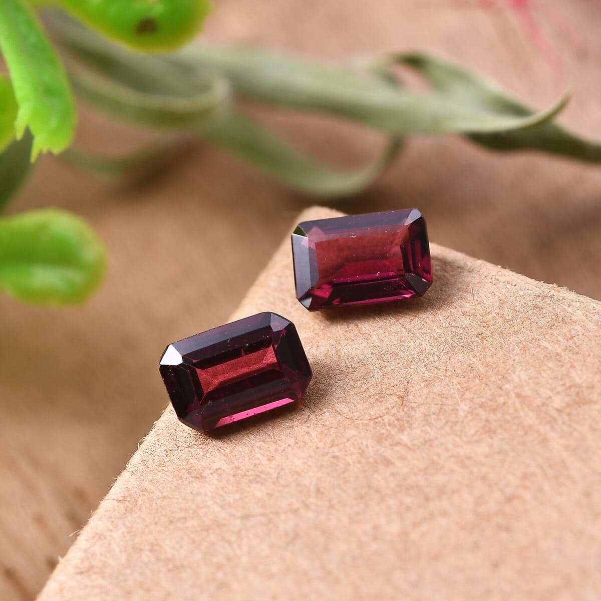 AAA Orissa Rhodolite Garnet Set Of 2 (Oct 6x4 mm) 1.10 ctw Loose Gemstone image number 1