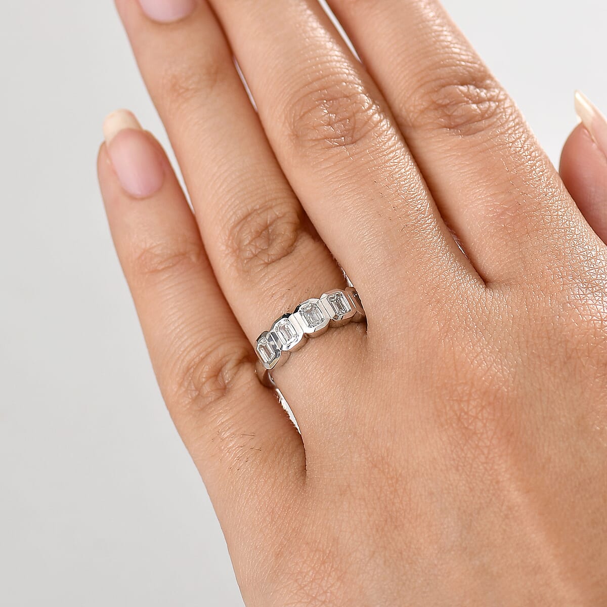 Luxuriant Lab Grown Diamond VS 1.00 ctw 5 Stone Ring in Rhodium Over Sterling Silver (Size 7.0) image number 2
