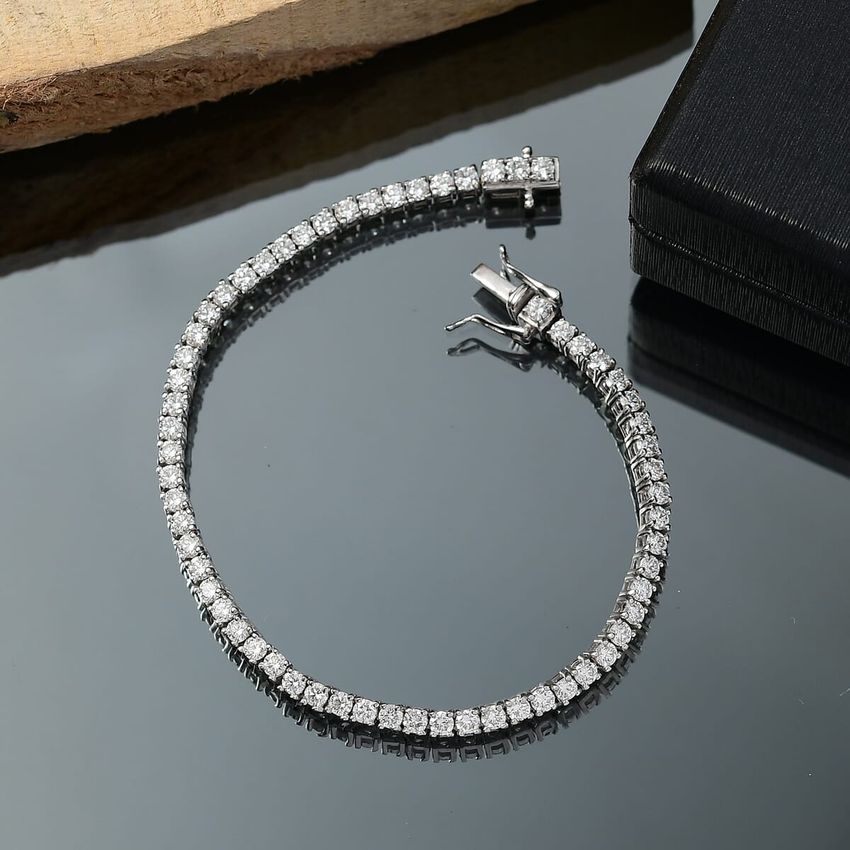 Luxuriant Lab Grown Diamond SI 4.70 ctw Bracelet in Rhodium Over Sterling Silver (8.00 In) image number 1