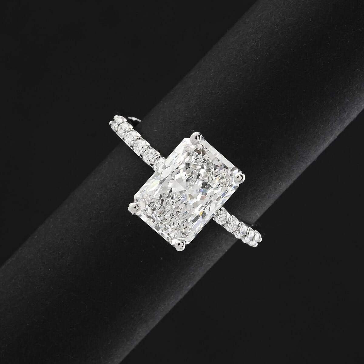 IGI Certified 950 Platinum Radiant Cut Luxuriant Lab Grown Diamond (EF-VS) Ring (Size 8.5) (5.15 g) (Del. in 10-15 Days) 3.00 ctw image number 1