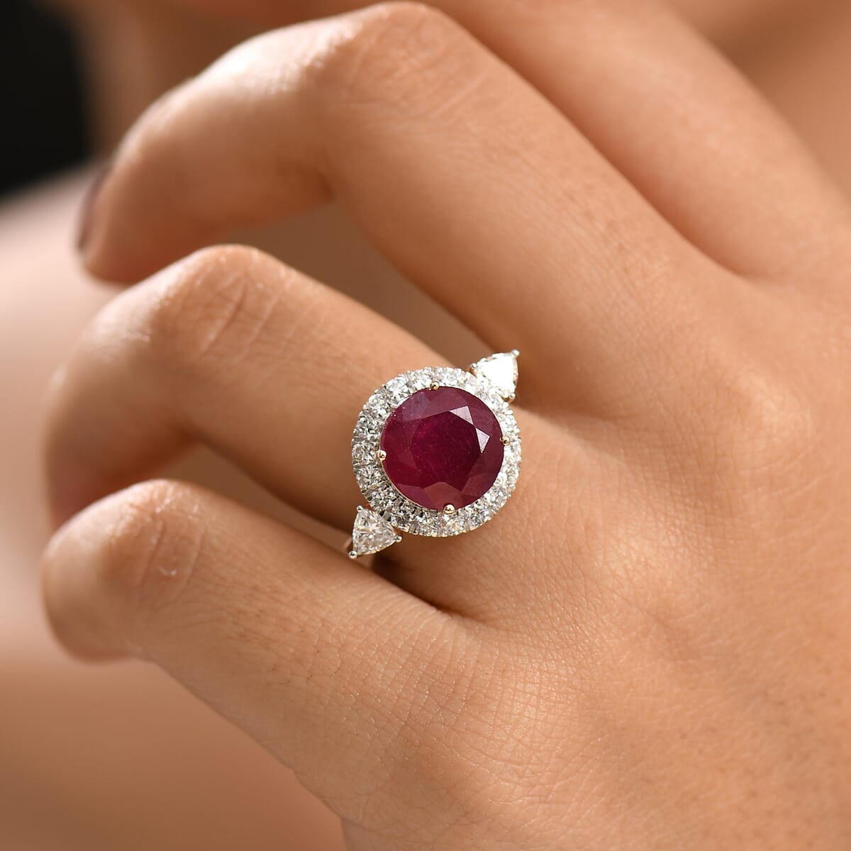 AAA Niassa Ruby and Luxuriant Lab Grown E-F VS Diamond 8.98 ctw Ring in 10K Yellow Gold (Size 7.0) image number 1