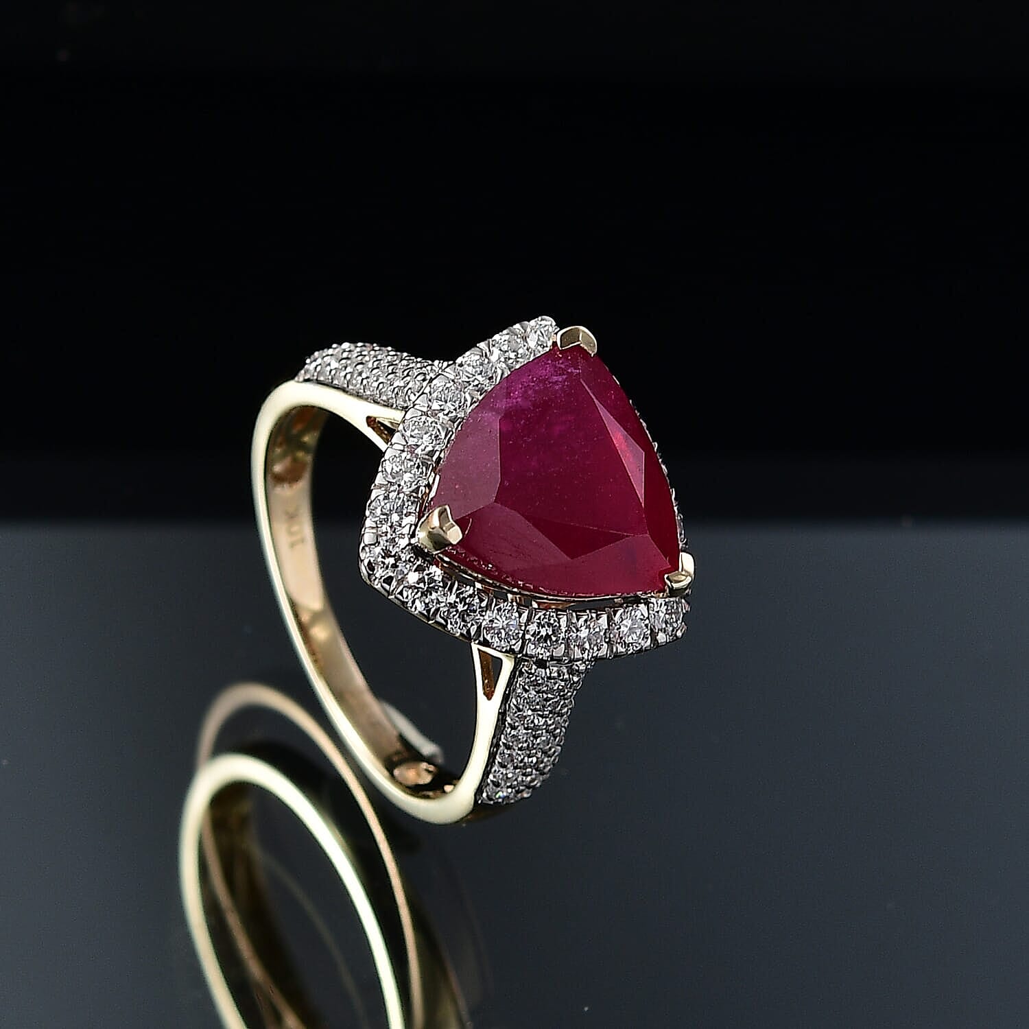 10K Yellow Gold AAA Niassa Ruby, Luxuriant Lab Grown Diamond (E-F, VS) (0.87 cts) Ring (Size 5.5) 7.30 ctw