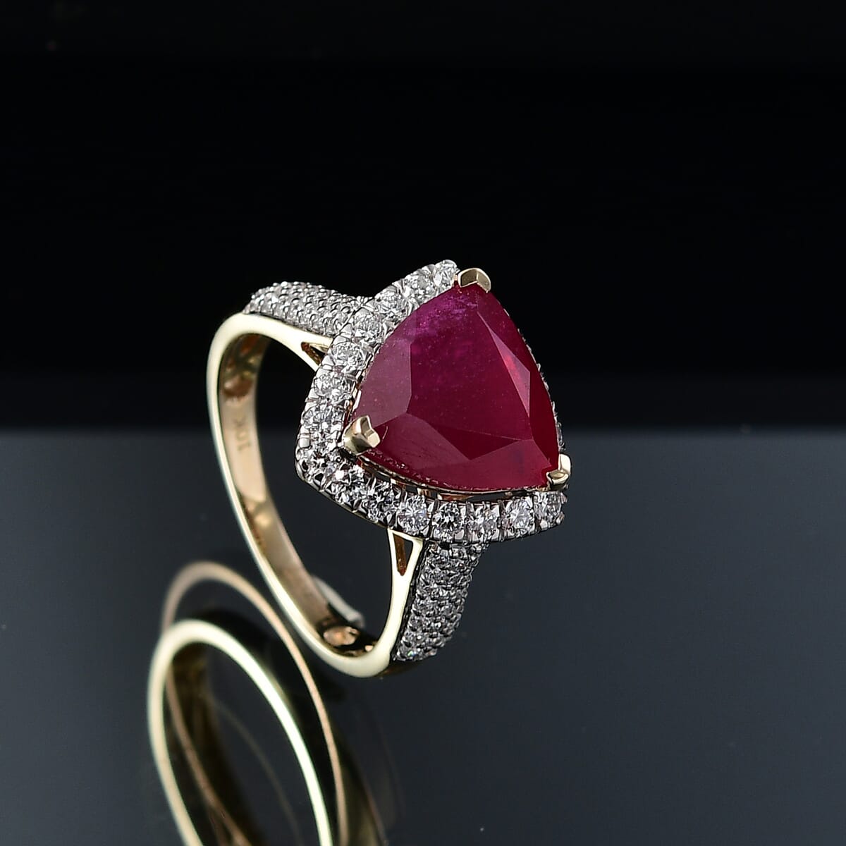 AAA Niassa Ruby and E-F VS Luxuriant Lab Grown Diamond 7.30 ctw Ring in 10K Yellow Gold (Size 6.0) image number 1