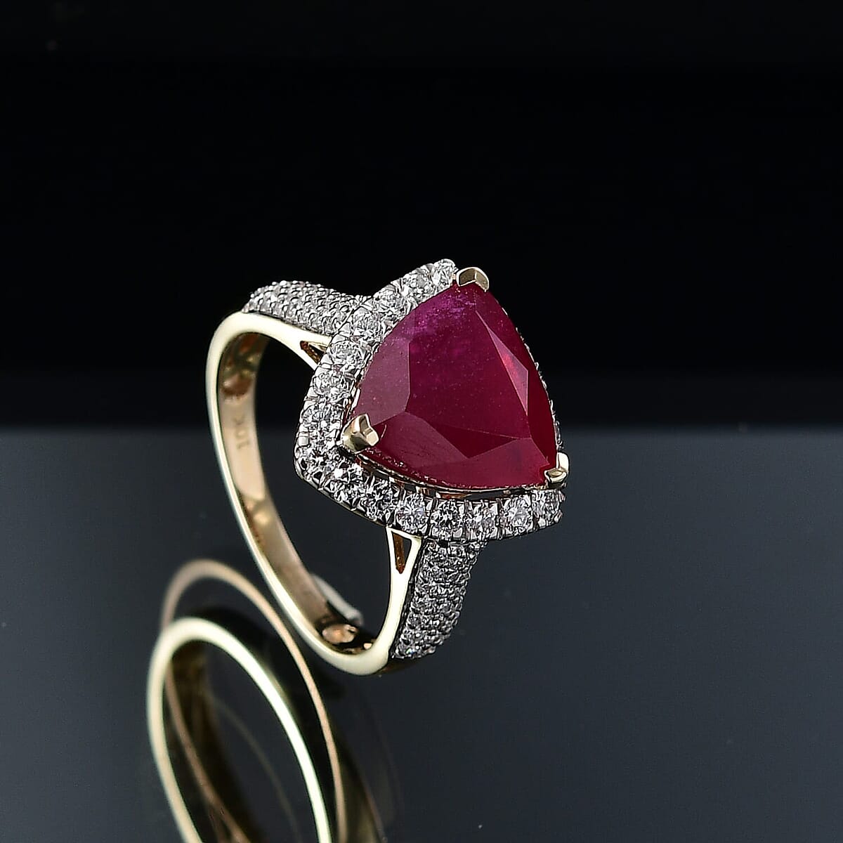 10K Yellow Gold AAA Niassa Ruby, Luxuriant Lab Grown Diamond (E-F, VS) (0.87 cts) Ring (Size 6.5) 7.30 ctw image number 1