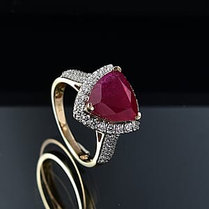 AAA Niassa Ruby and E-F VS Luxuriant Lab Grown Diamond 7.30 ctw Ring in 10K Yellow Gold (Size 7.0)