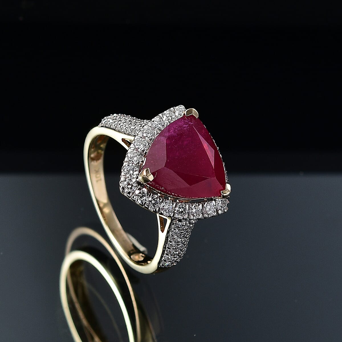 AAA Niassa Ruby and E-F VS Luxuriant Lab Grown Diamond 7.30 ctw Ring in 10K Yellow Gold (Size 8.0) image number 1