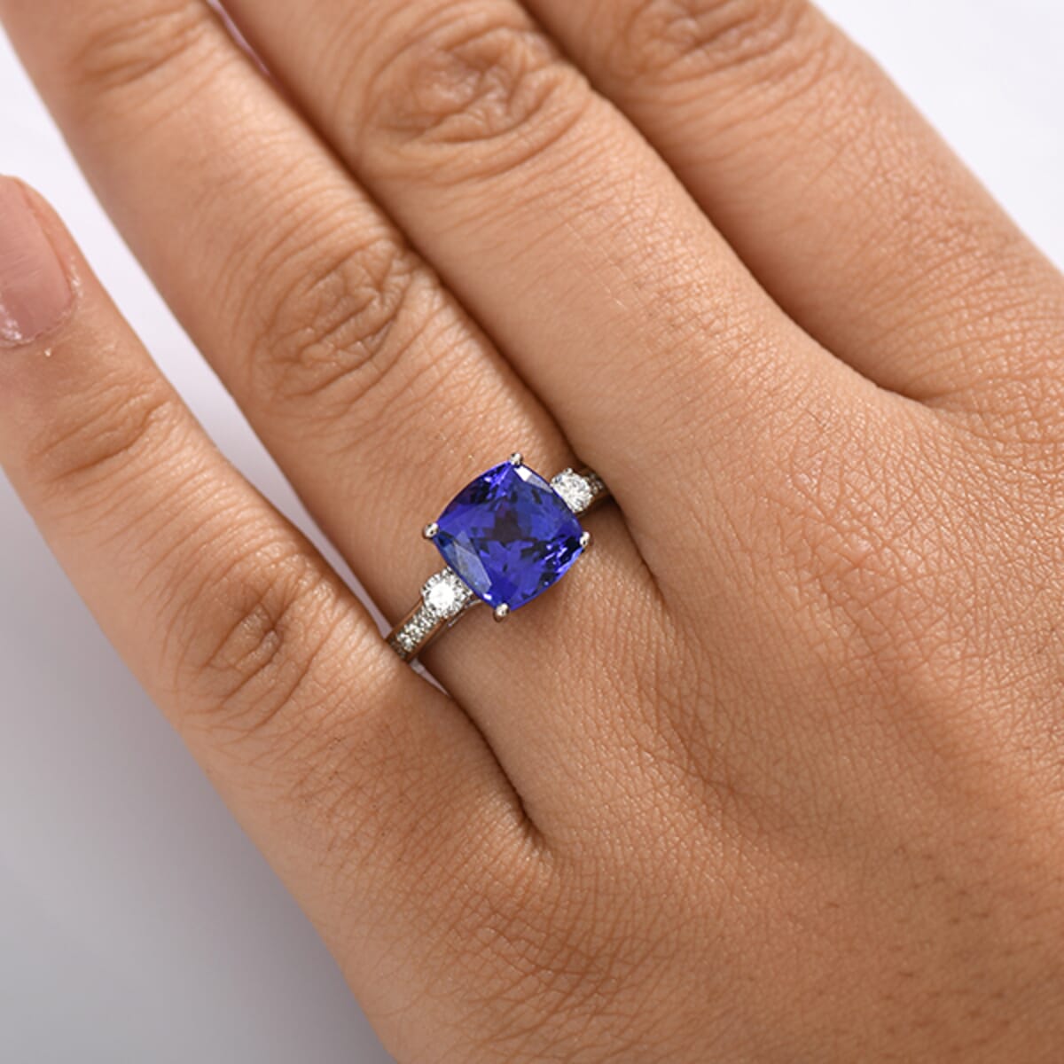 Certified & Appraised Rhapsody AAAA Tanzanite and Diamond E-F VS 4.61 ctw Ring in 950 Platinum (Size 9.0) 5.60 Grams (Del. in 7-10 Days) image number 2
