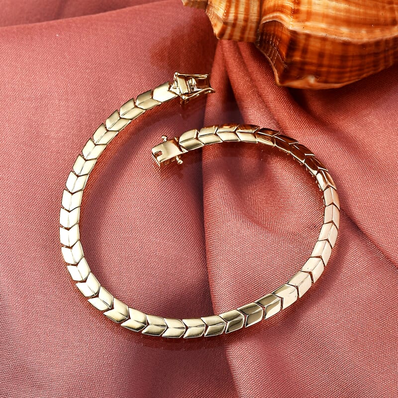 Luxoro Chevron Link Bracelet in 10K Yellow Gold (7.25 In) 7.15 Grams