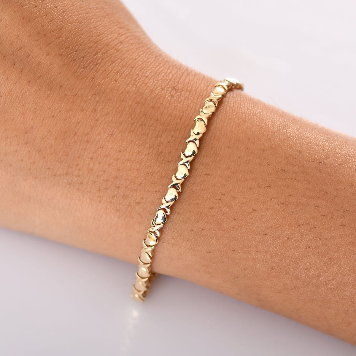 Luxoro Infinity with Heart Link Bracelet in 10K Yellow Gold (6.50 In) 4.65 Grams image number 2