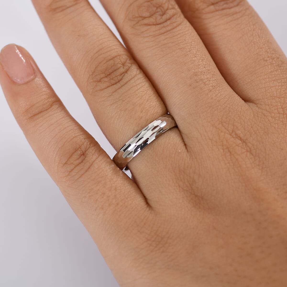 950 Platinum Diamond-Cut Band Ring (Size 6.0) 4 Grams image number 2