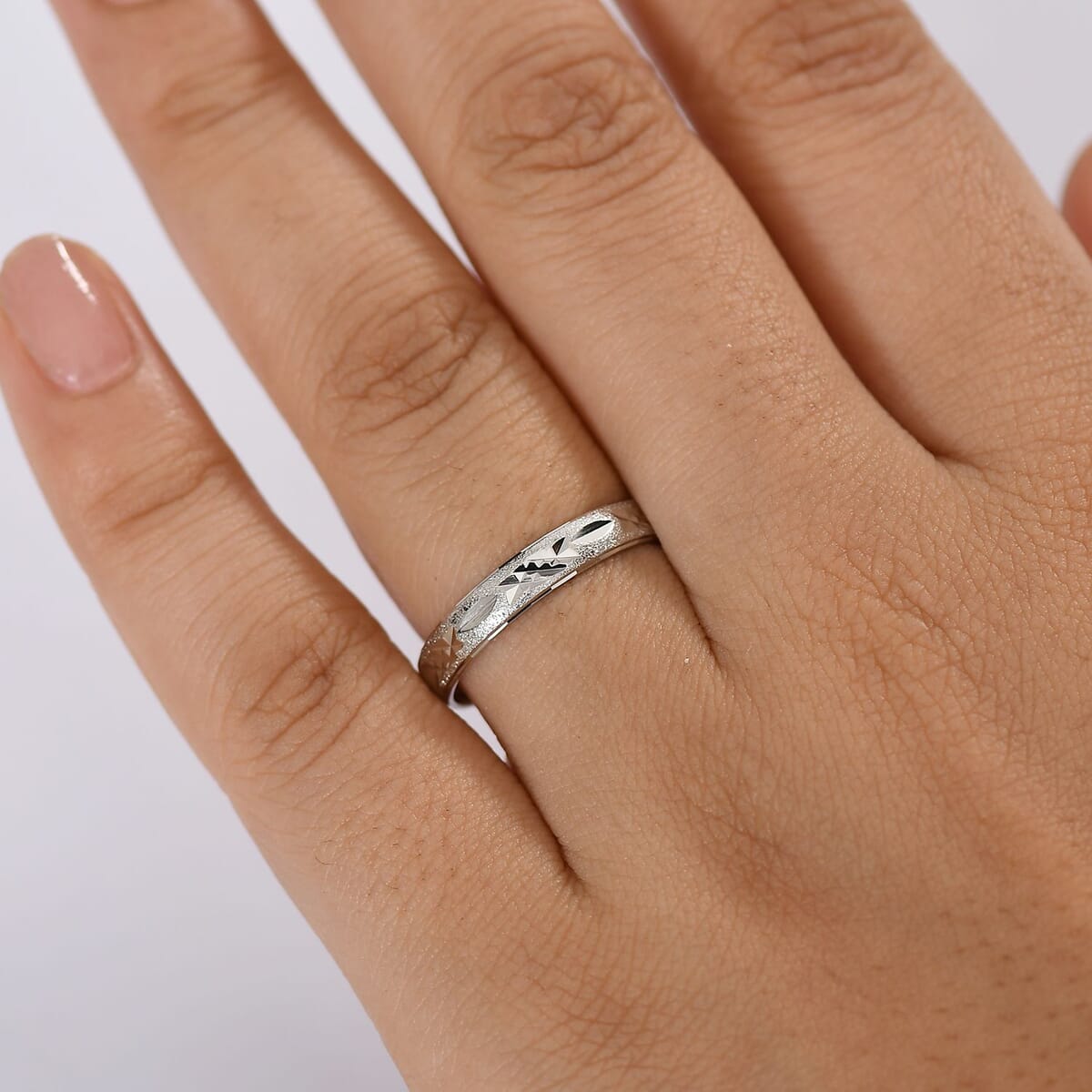 950 Platinum Diamond-cut Textured Band Ring (Size 10.0) (3.50 g) image number 2