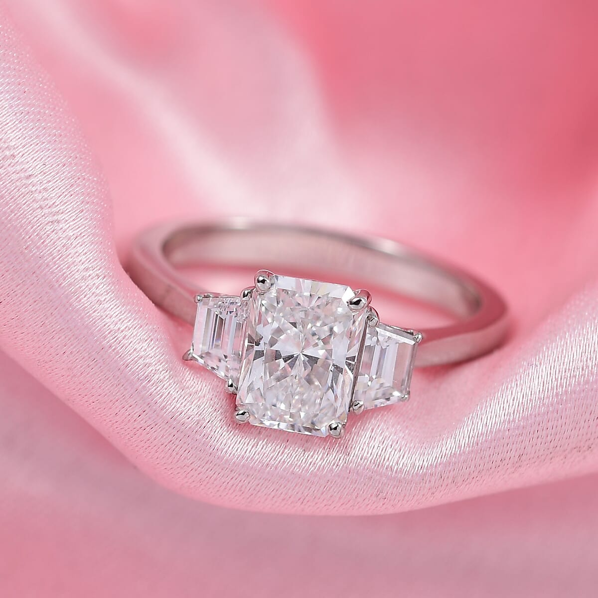 Luxuriant Lab Grown Diamond EF-VS 2.25 ctw Ring in 950 Platinum (Size 7.0) 5.10 Grams image number 1