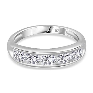 D'Joy Moissanite 0.85 ctw Ring in Sterling Silver (Size 6.5)